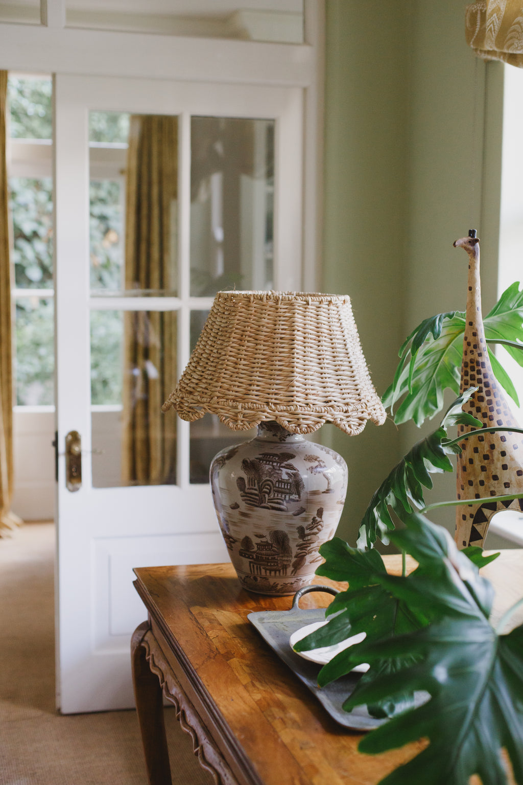 Woven Large Scalloped Lamp Shade