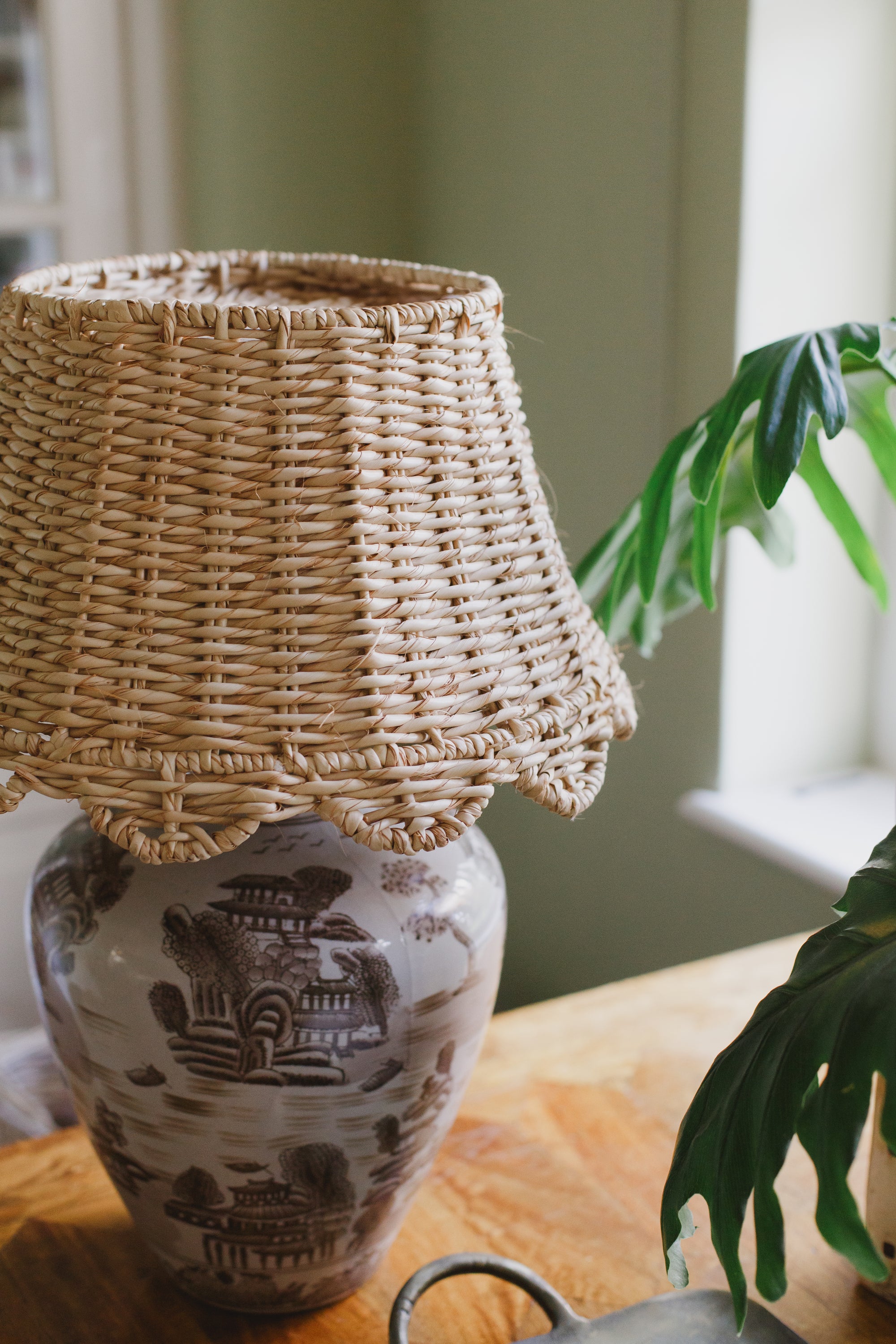 Woven Large Scalloped Lamp Shade