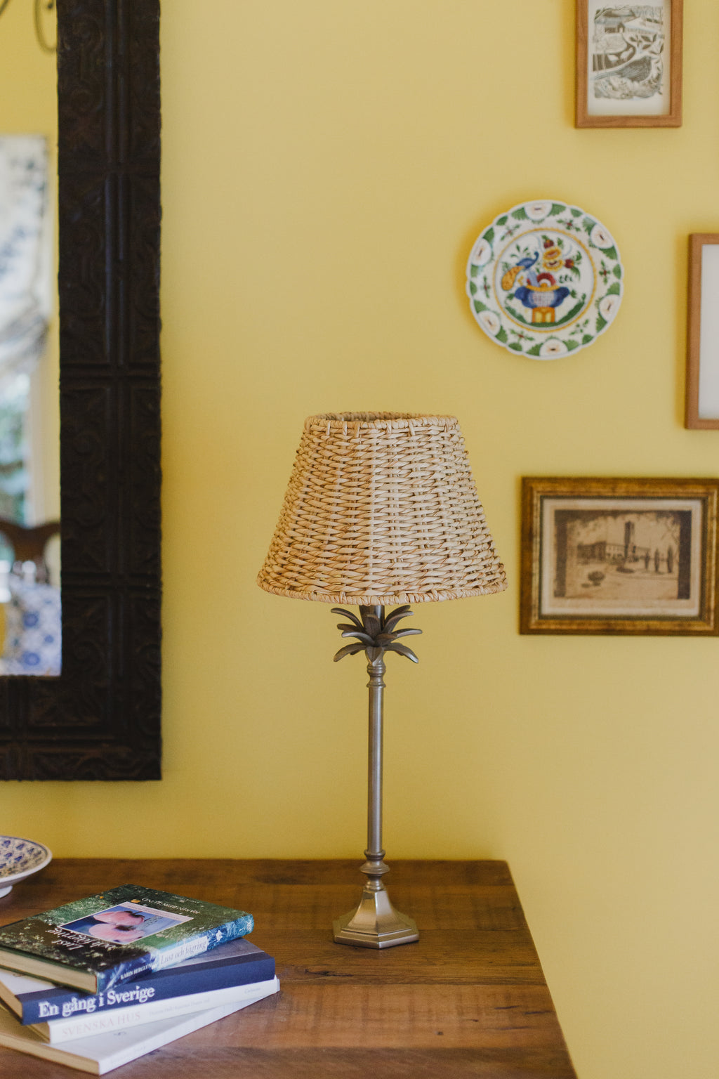 Plain Mid-Size Woven Lamp Shade